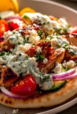 Mediterrane Hähnchen Gyros mit cremigem Feta Tzatziki